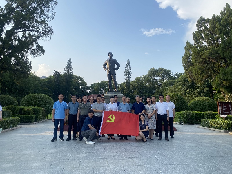 图6调研组到红宫红场旧址纪念馆参观学习.jpg