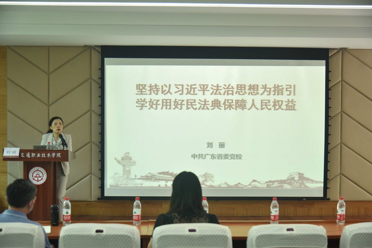 讲座现场.jpg