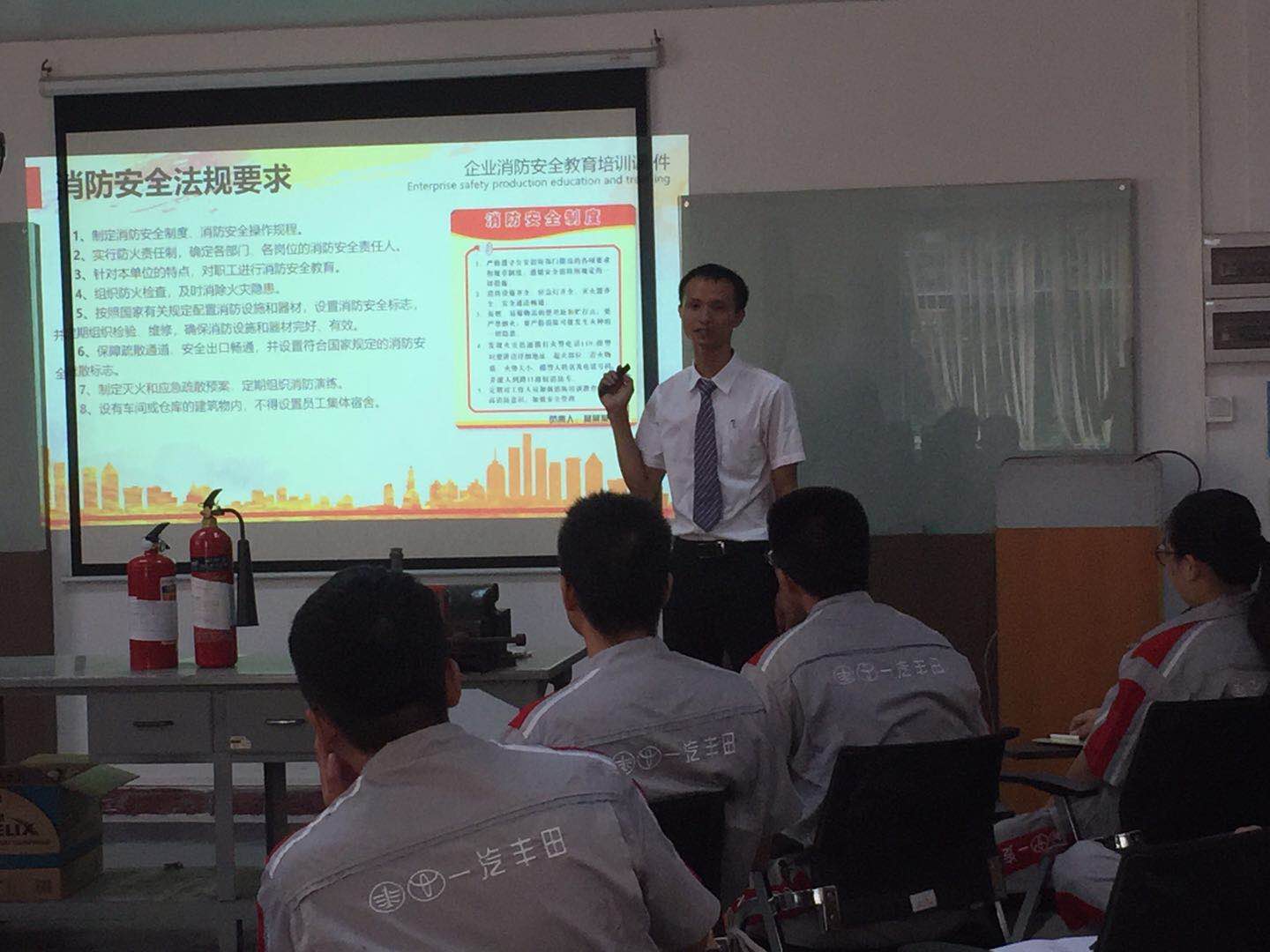 企业教师授课.jpg