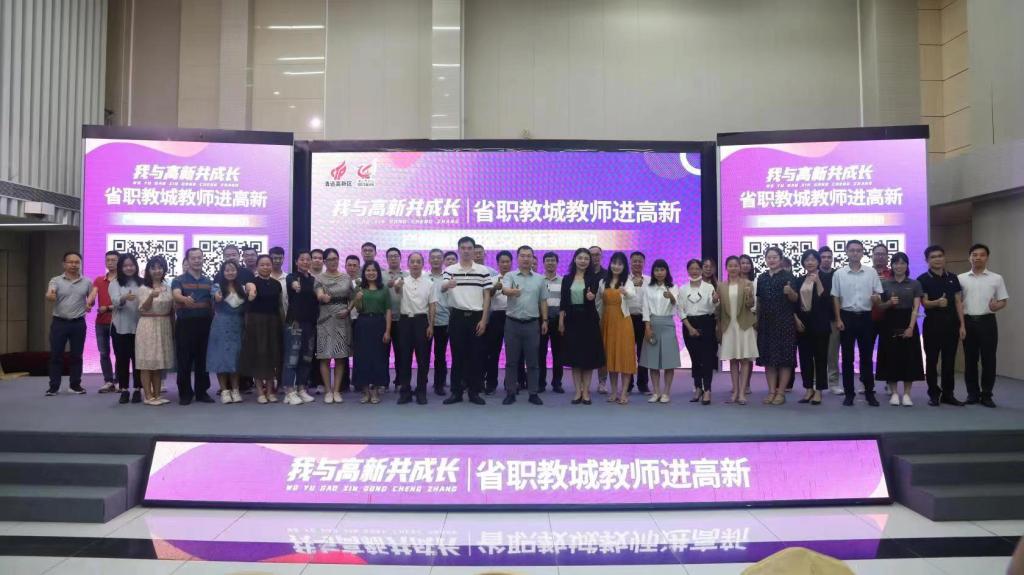 p4活动大合照.jpg