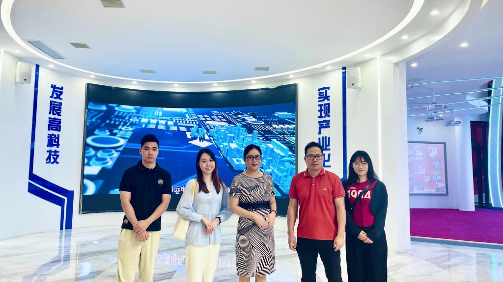 p1学院代表5人合照.jpg