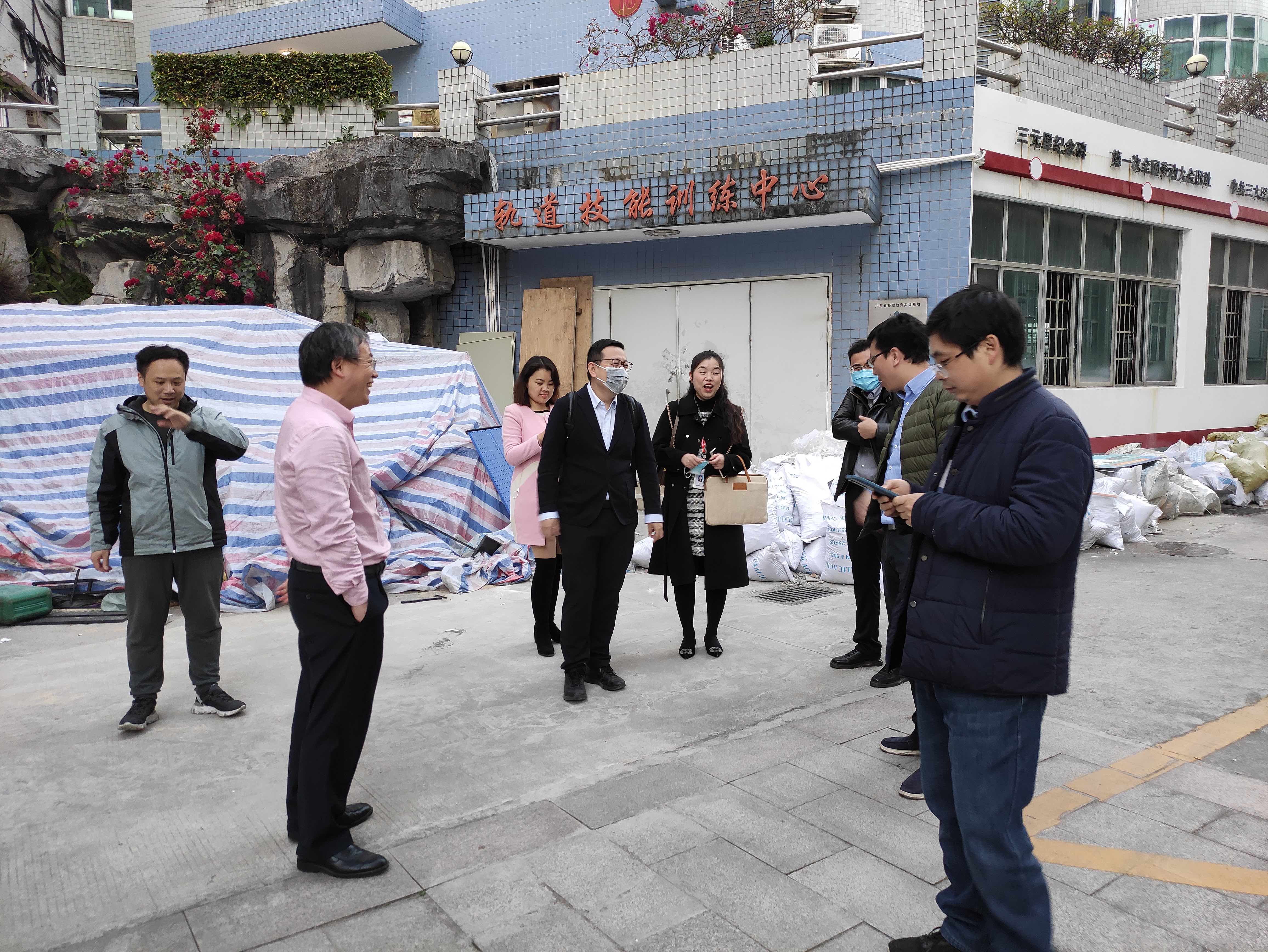 实训室参观2.jpg 实训室参观2.jpg