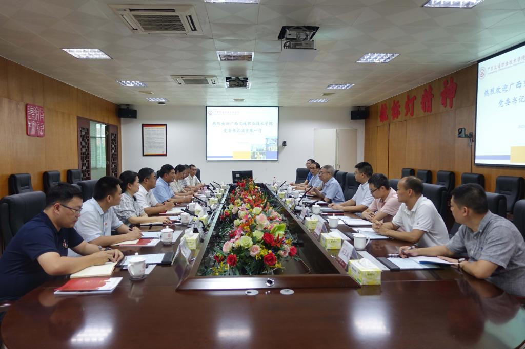 座谈会现场1.jpg